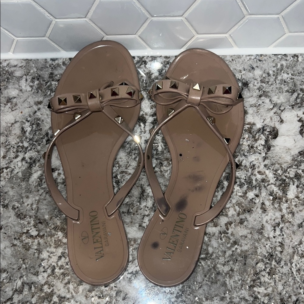 Valentino Women's Tan rockstud bow sandals size 9